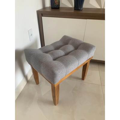 Pouf tabouret VIOLETTE avec pieds en bois massif et tissu en lin gris